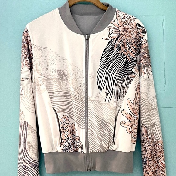 Zella Street to Studio 2 in 1 Reversible Floral or Gray Bomber Jacket - Small - Picture 3 of 7